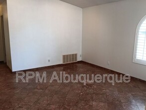 2115 Corte De Chamisa NW in Albuquerque, NM - Building Photo - Building Photo