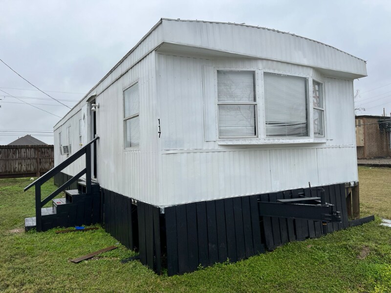 3900 County Rd 48 in Rosharon, TX - Building Photo