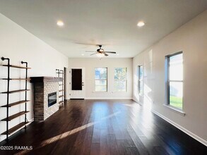 18044 Terraceside Dr in Prairieville, LA - Building Photo - Building Photo