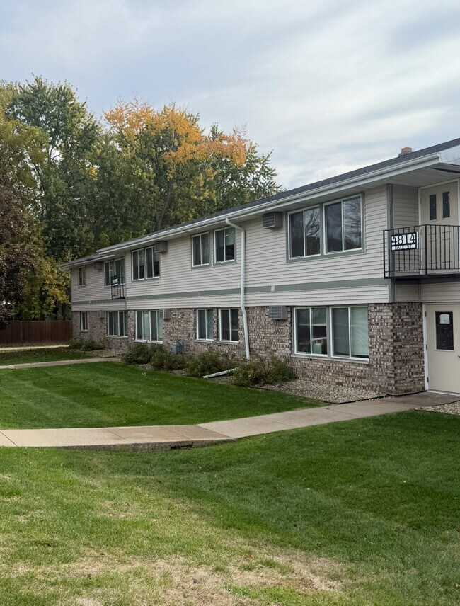 Dale Street Apartments in McFarland, WI - Foto de edificio - Building Photo