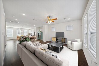 8604 Hollyoaks Creek Ln in Houston, TX - Building Photo - Building Photo