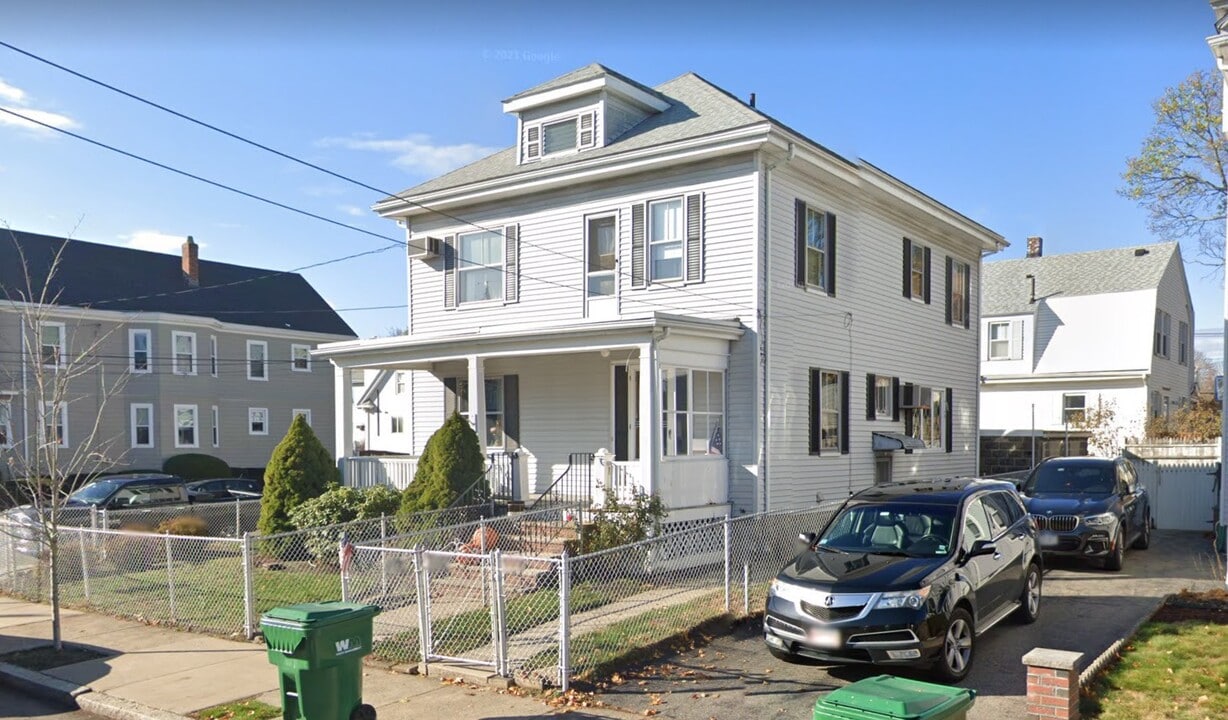 112 Grant Ave in Medford, MA - Foto de edificio