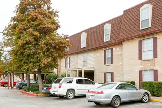 Bryton Hill Manor in Pasadena, TX - Building Photo - Building Photo