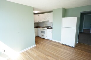 2 Malden St, Unit #2R in Malden, MA - Building Photo