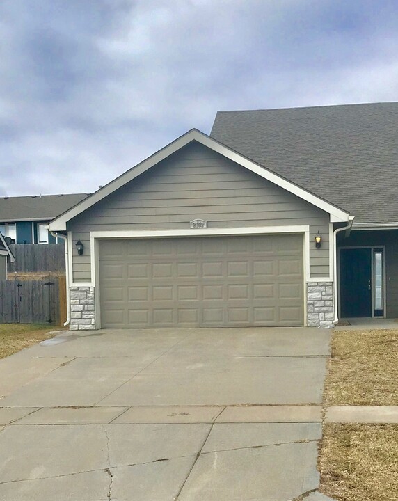 2132 Brooke Bend in Junction City, KS - Building Photo
