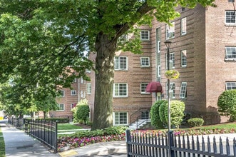 Forest Park Apartments in Springfield, MA - Foto de edificio - Building Photo