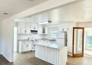 111 Pamela Dr in Dublin, GA - Building Photo - Building Photo