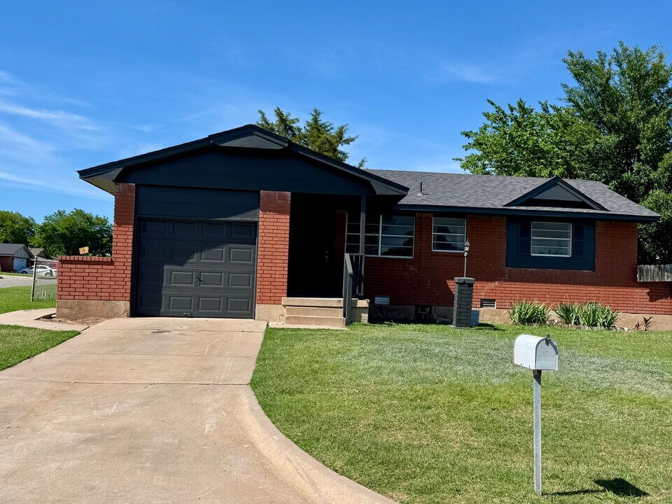 5507 Briarwood Dr NW in Lawton, OK - Building Photo