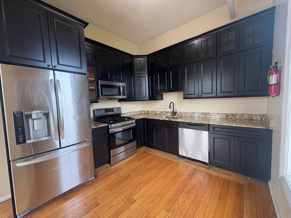 1 Grand Ave, Unit 4 in New Haven, CT - Building Photo