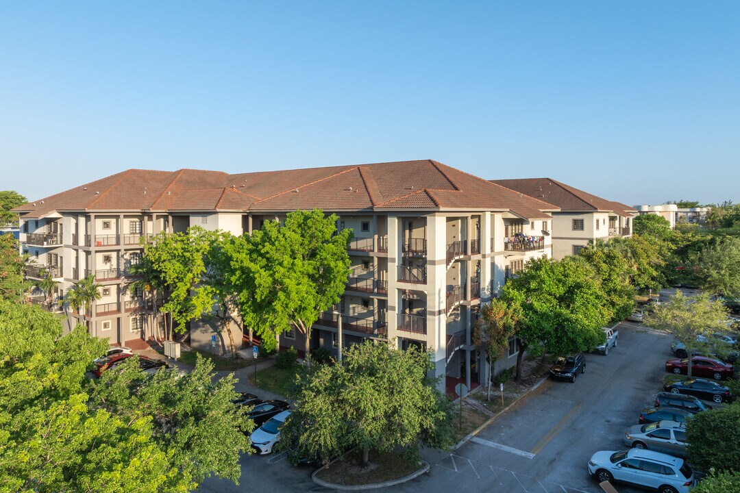 Riverside Villas at Coral Springs in Coral Springs, FL - Building Photo