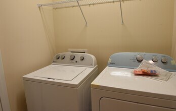 237 E Waterlynn Rd, Unit C in Mooresville, NC - Foto de edificio - Building Photo