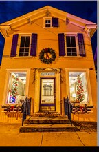 32 Bridge St, Unit 32A in Frenchtown, NJ - Foto de edificio - Building Photo