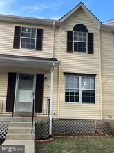 218 Meadows Ln NE in Leesburg, VA - Building Photo - Building Photo