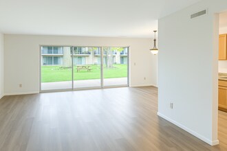 Homewood Manor in Moline, IL - Foto de edificio - Building Photo