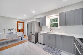 22W362 Hackberry Dr in Glen Ellyn, IL - Building Photo - Building Photo