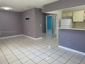 837 SE 8th Ct in Hialeah, FL - Building Photo - Building Photo