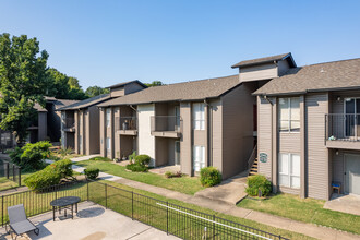 The Woods @ 79th Apartments in Tulsa, OK - Foto de edificio - Building Photo