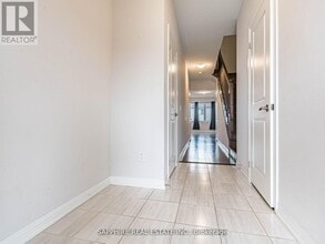 215 Provident Wy in Hamilton, ON - Building Photo - Building Photo