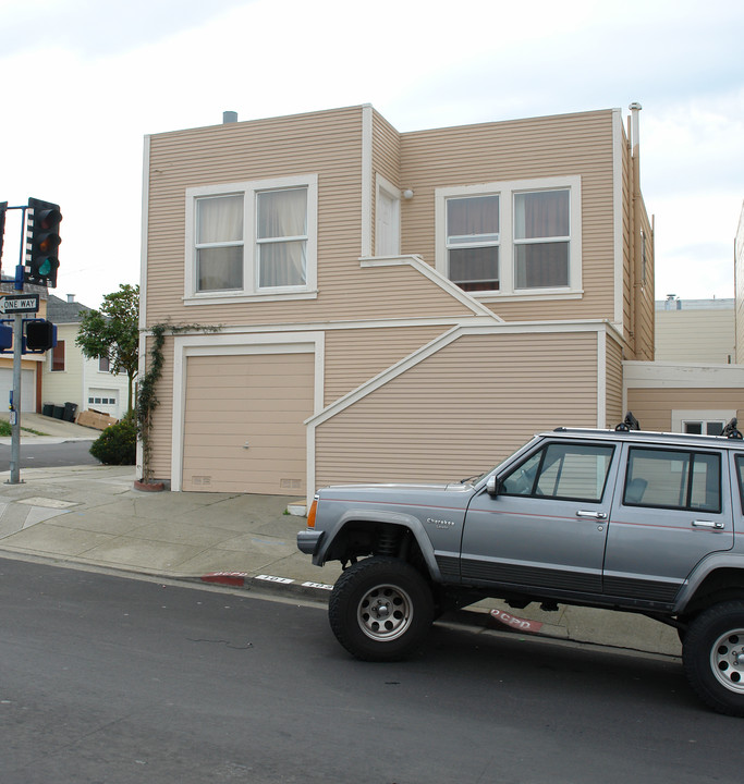 101-103 Knowles Ave in Daly City, CA - Foto de edificio