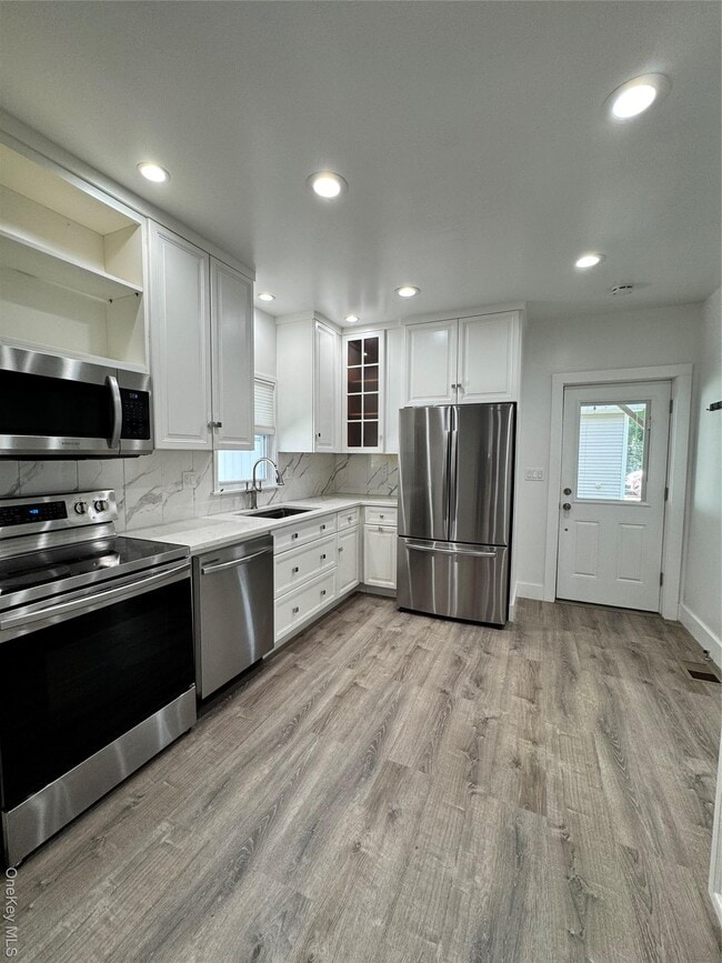 property at 1503 Rose Ln