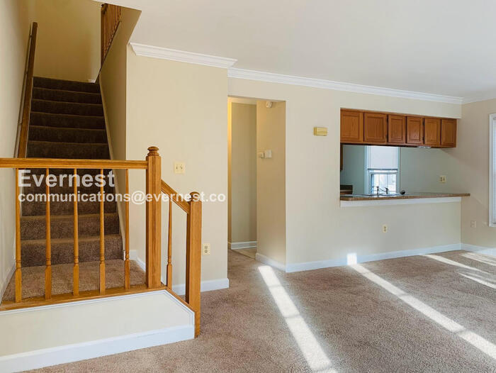 12132 Salemtown Dr in Woodbridge, VA - Foto de edificio