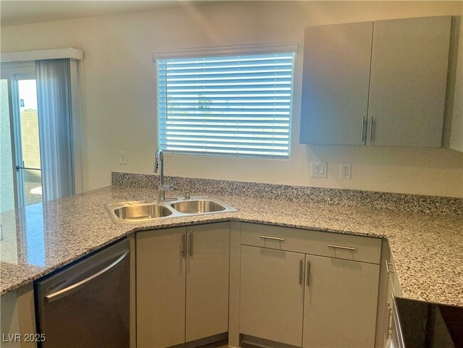 5690 Sunset Amber Ave in Las Vegas, NV - Building Photo - Building Photo