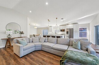 1356 NW 192nd Ave in Pembroke Pines, FL - Building Photo - Building Photo