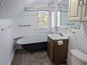 527 Hopson St NE in Grand Rapids, MI - Building Photo - Building Photo