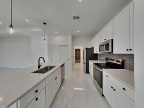 2309 NE 39th St in Cape Coral, FL - Building Photo - Building Photo