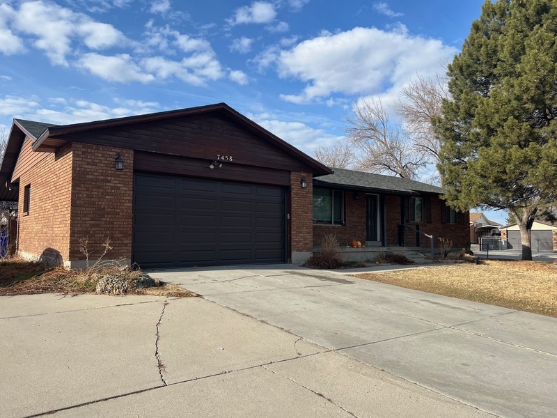 7458 Bromley Rd in West Jordan, UT - Building Photo