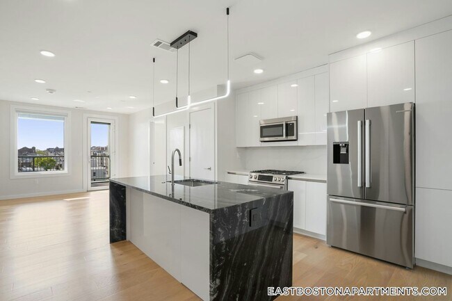 194 Sumner St in Boston, MA - Building Photo - Building Photo