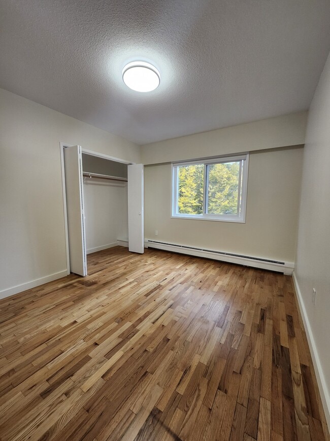 1653 Oak Bay Ave in Victoria, BC - Building Photo - Building Photo