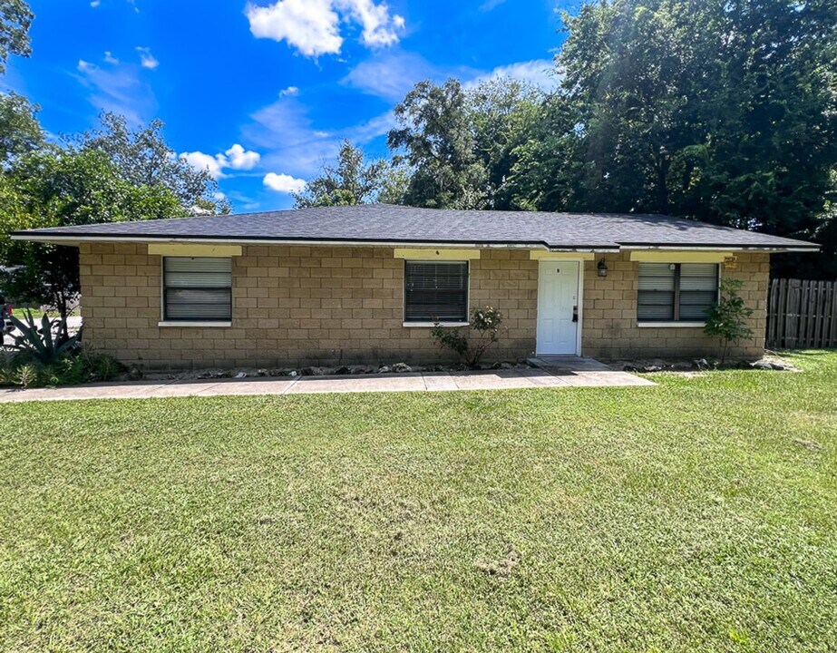 6105 SW 10th Pl in Gainesville, FL - Building Photo
