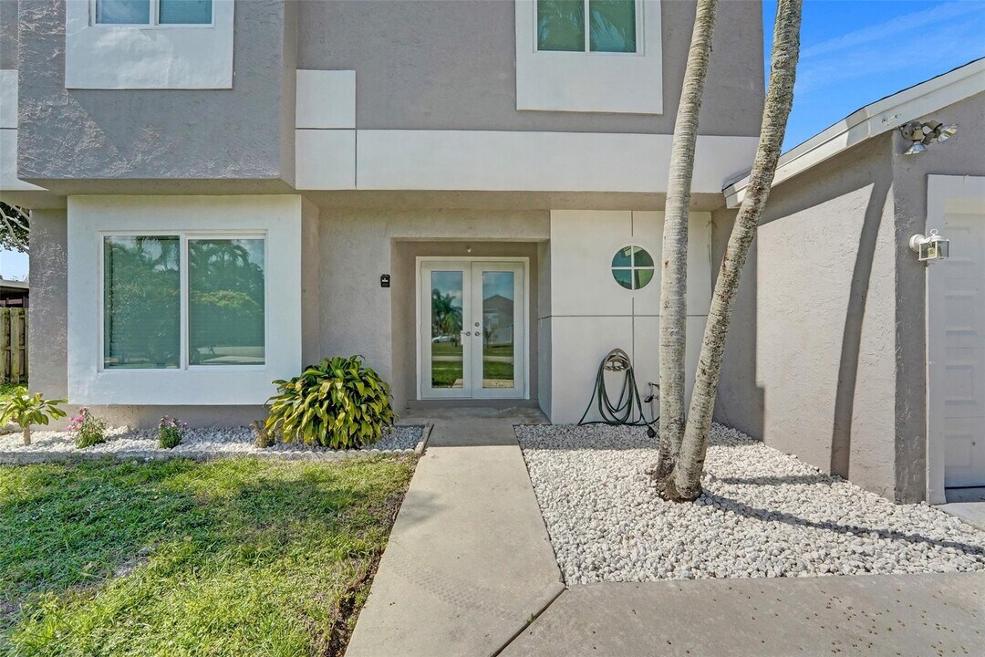 9849 Ridgecreek Rd in Boca Raton, FL - Foto de edificio