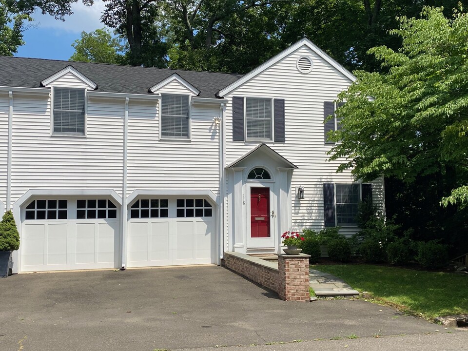 118 Millport Ave in New Canaan, CT - Building Photo