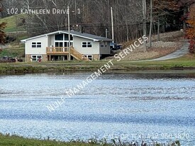 102 Kathleen Dr in Beaver Falls, PA - Building Photo