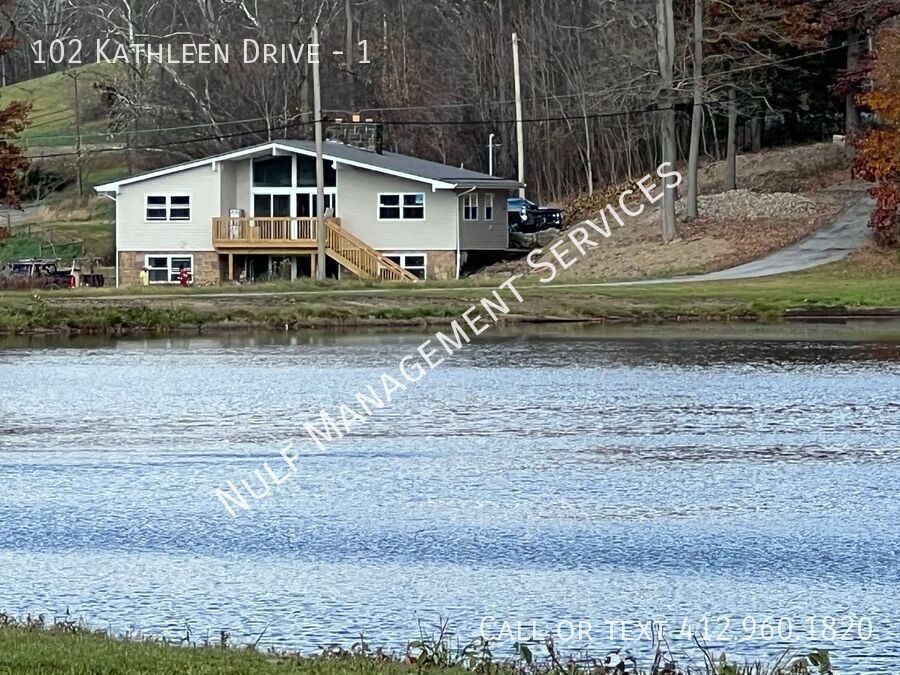 102 Kathleen Dr in Beaver Falls, PA - Building Photo