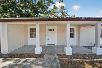 1712 Village Ct in Brandon, FL - Foto de edificio - Building Photo