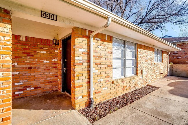 5300 Slate St in Fort Worth, TX - Foto de edificio - Building Photo