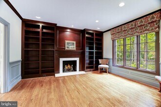 8001 Greenwich Woods Dr in McLean, VA - Building Photo - Building Photo