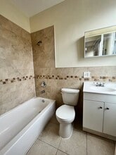 91 W 20th St, Unit 2 in Bayonne, NJ - Foto de edificio - Building Photo