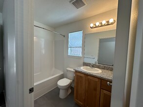 681 NE Autumn Ridge Dr in McMinnville, OR - Building Photo - Building Photo