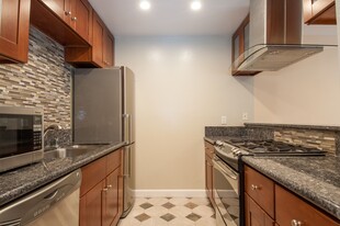 2411 Prospect Ave, Unit #224 in Hermosa Beach, CA - Building Photo