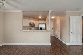 7405 Charmant Dr in San Diego, CA - Building Photo - Building Photo