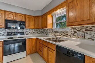 33 Pershing Lake Dr in St. Peters, MO - Building Photo - Building Photo
