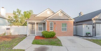 563 Staffordshire Dr E in Jacksonville, FL - Building Photo