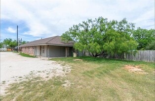 138 Nolan St in Tye, TX - Building Photo