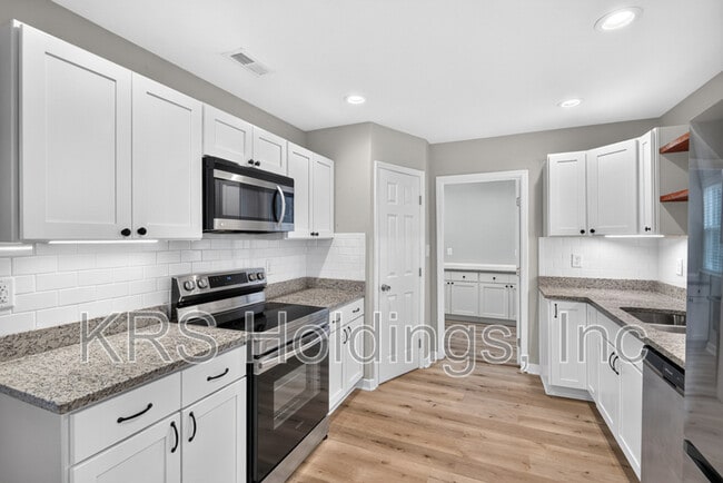 property at 1507 Robinhood Rd