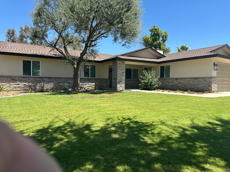 11216 Poulsen Way in Bakersfield, CA - Building Photo