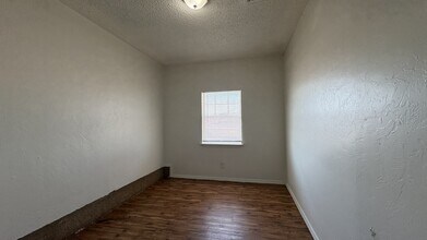 5504 S Independence Ave in Oklahoma City, OK - Building Photo - Building Photo